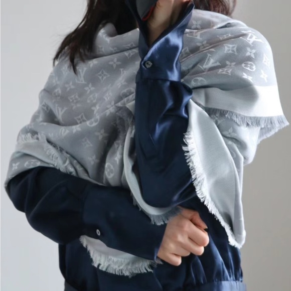 Louis Vuitton Scarf - Picture 5 of 6